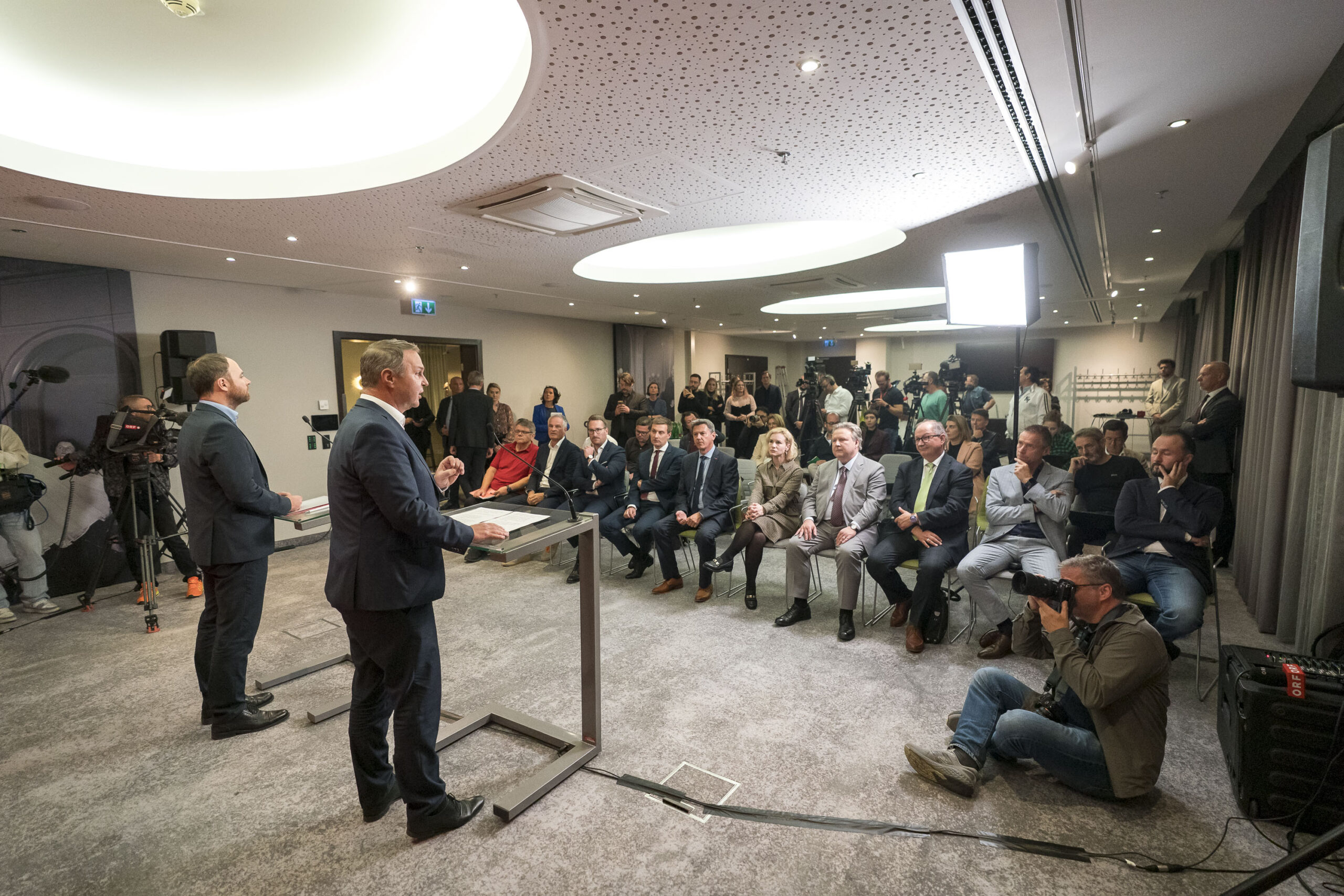 Statement von Andreas Babler und Klaus Seltenheim in Anwesenheit der Landesparteivorsitzenden im Rahmen einer SPÖ Krisensitzung im Hotel Steigenberger