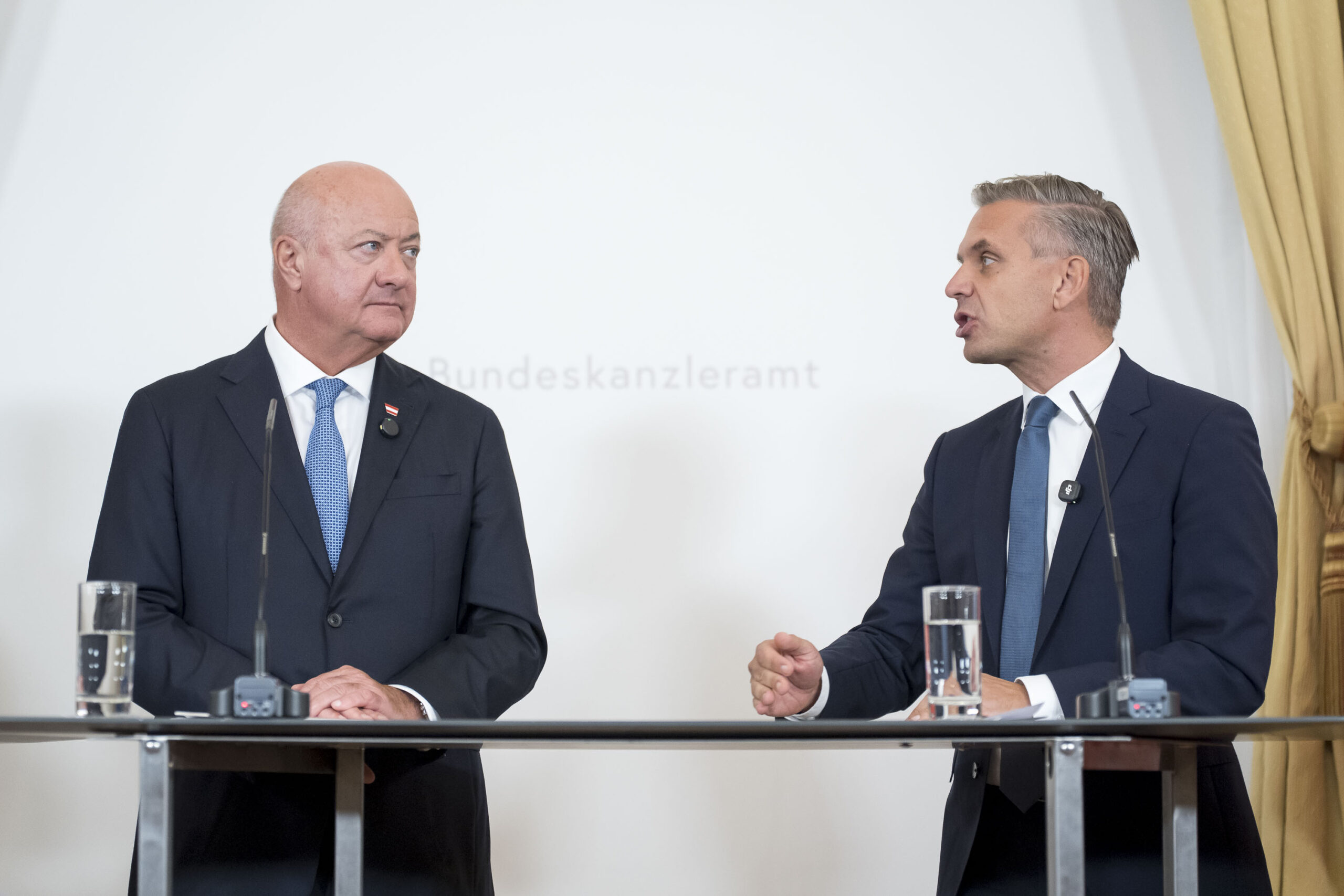 Bundeskanzler Christian Stocker und Wirtschaftsminister Wolfgang Hattmannsdorfer am Rande der Unterzeichnung der Deklaration „Made in Europe“