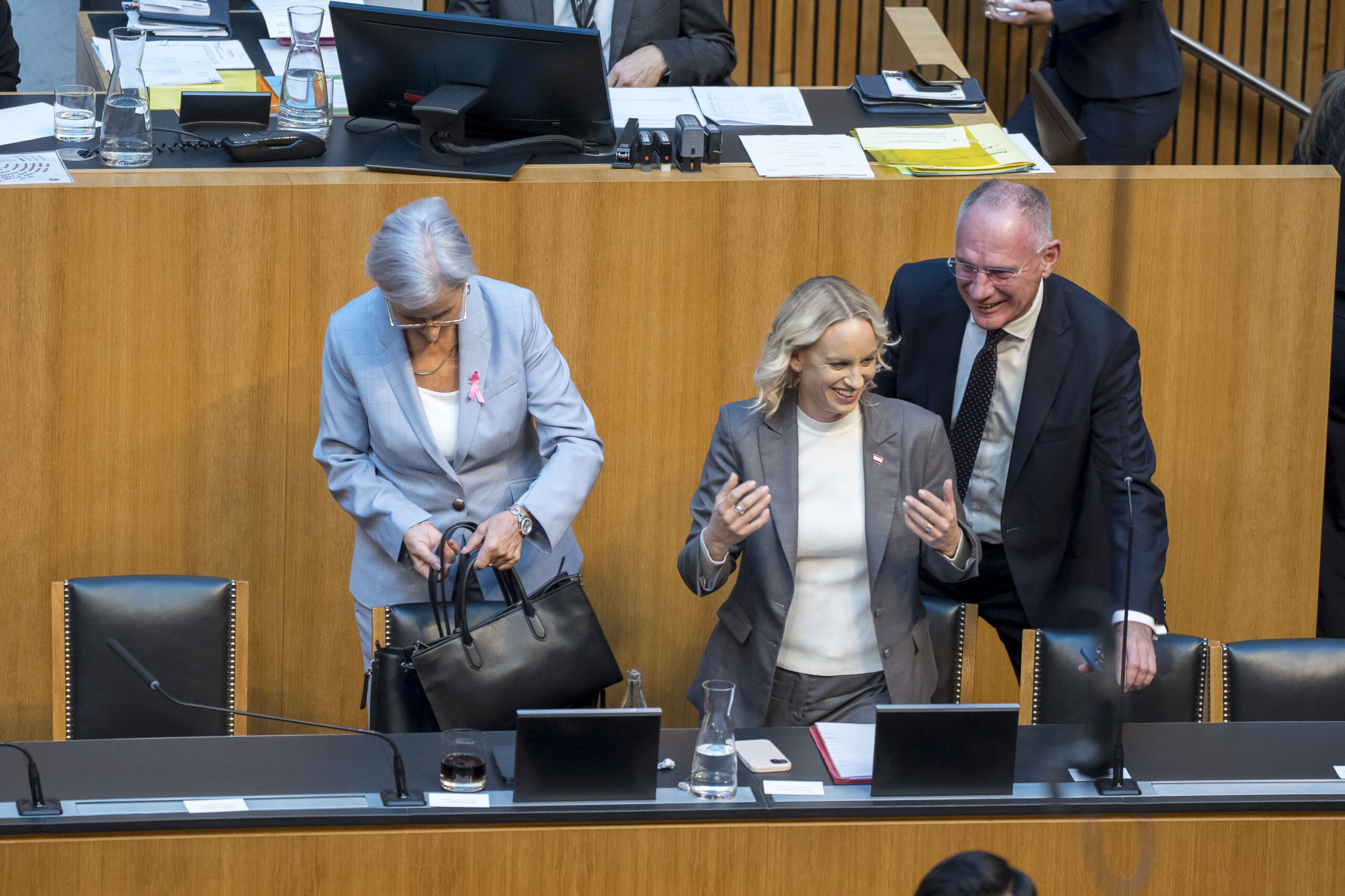 Innenminister Gerhard Karner pirscht sich an Staatssekretärin Michaela Schmidt heran